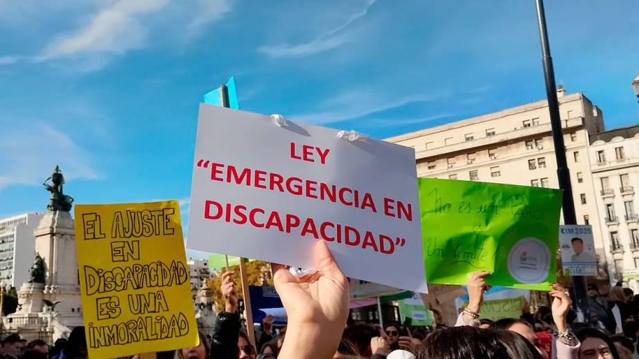 A pocas semanas de la llegada del Papa, la Casa Rosadacita a la Iglesia por la crisis en discapacidad