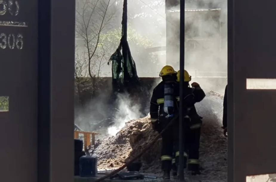 General Pico: un incendio destruyó material reciclable y herramientas en un galpón