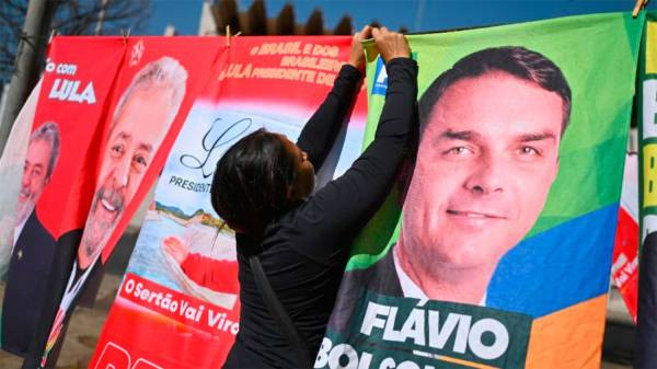 Cierre de campaña en Brasil: Lula y Flávio Bolsonaro ultiman detalles de cara al balotaje