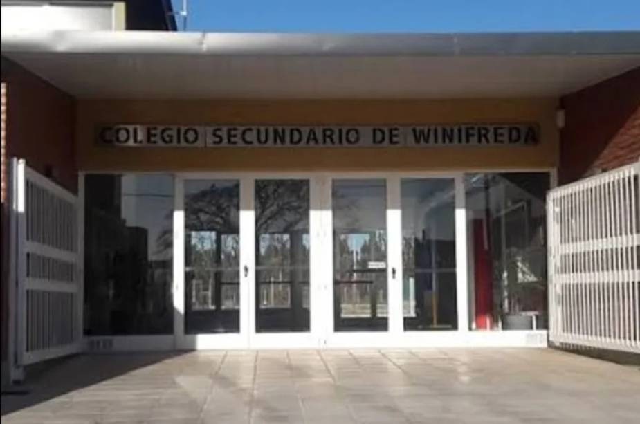 Apartan de manera preventiva a la directora del Secundario de Winifreda tras un reclamo estudiantil
