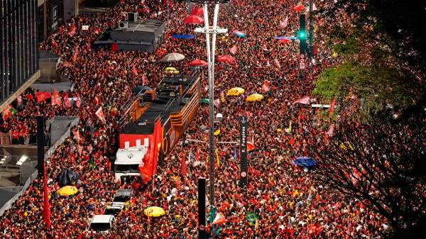 Masivas celebraciones en todo Brasil tras la victoria de Lula en el balotaje
