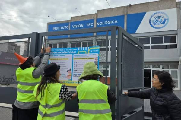 Santa Rosa profundiza su campaña de educación vial con intervenciones artísticas en establecimientos educativos