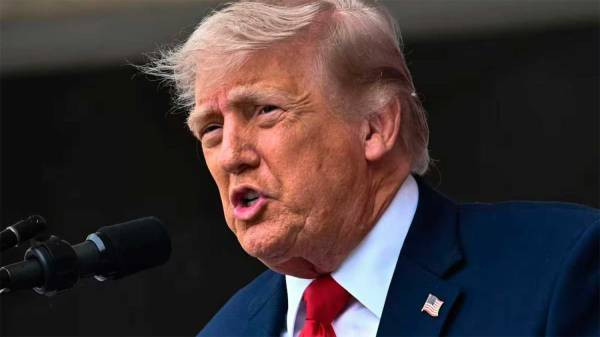 A dos semanas de las legislativas, Trump registra su índice de aprobación más bajo
