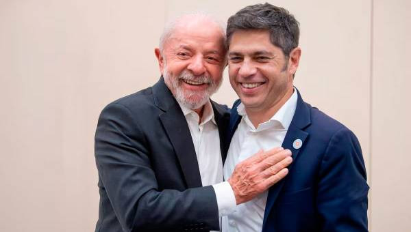 Kicillof celebró el triunfo de Lula da Silva en Brasil y aseguró que "hay otro camino"