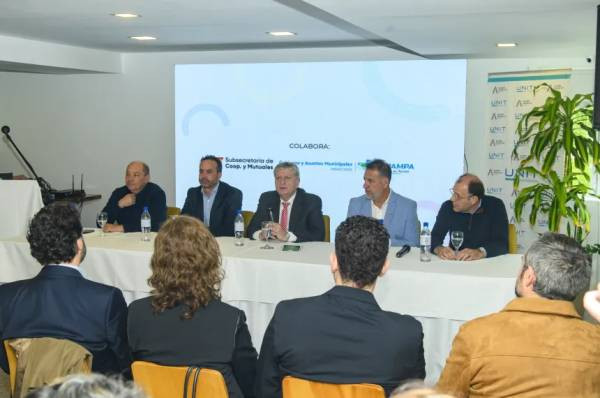 Ziliotto respaldó la labor conjunta con cooperativas y mutuales en Santa Rosa