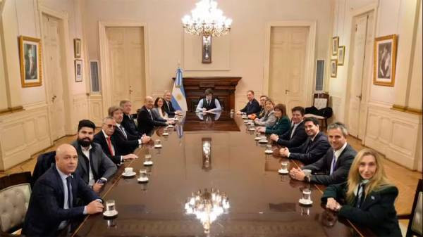 Javier Milei encabeza una reunión de Gabinete en la Casa Rosada para reactivar la agenda legislativa